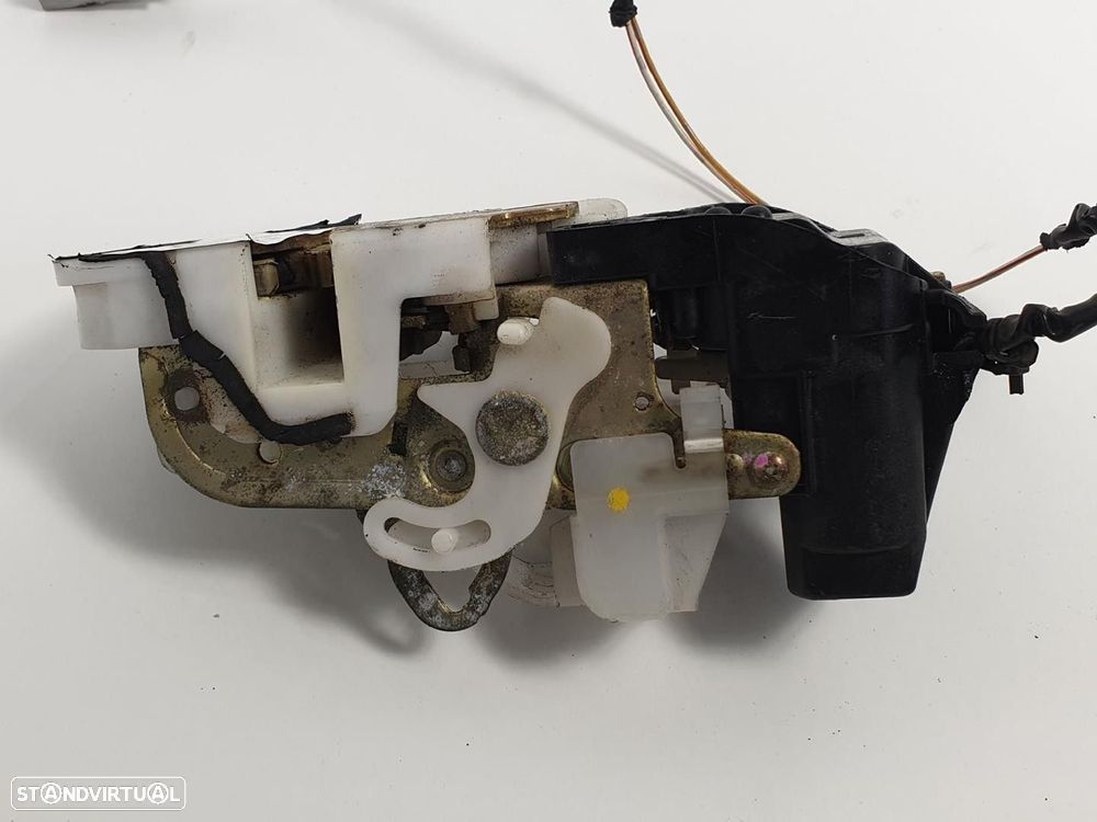 FECHADURA PORTA TRASEIRA DIREITA HONDA CR-V I 2000 - 2