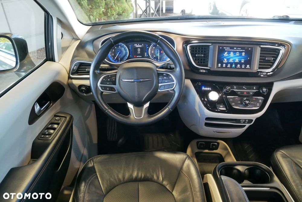 Chrysler Pacifica - 14