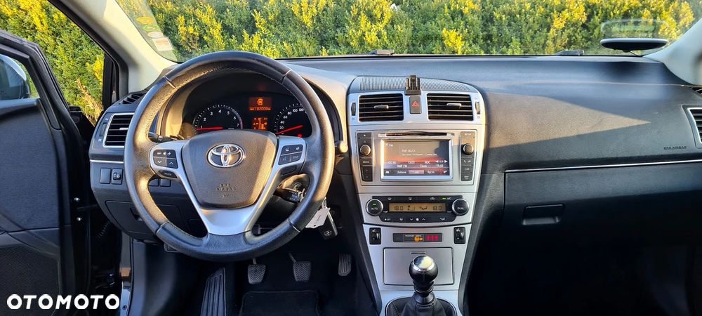 Toyota Avensis 1.8 Premium - 12