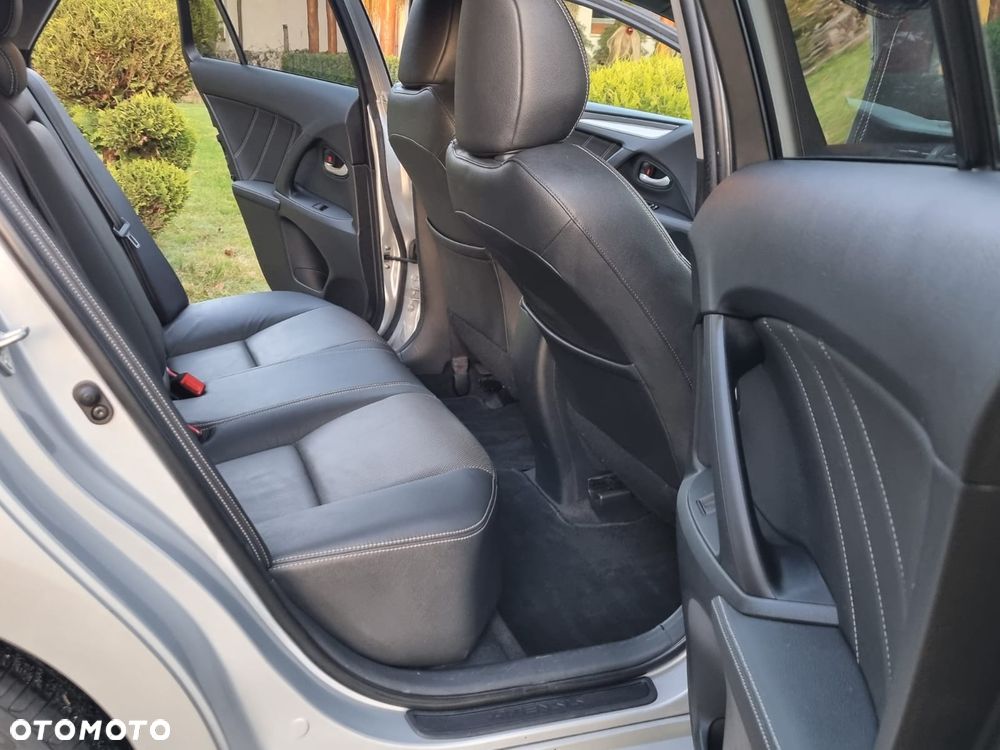 Toyota Avensis 2.0 D-4D Premium - 20