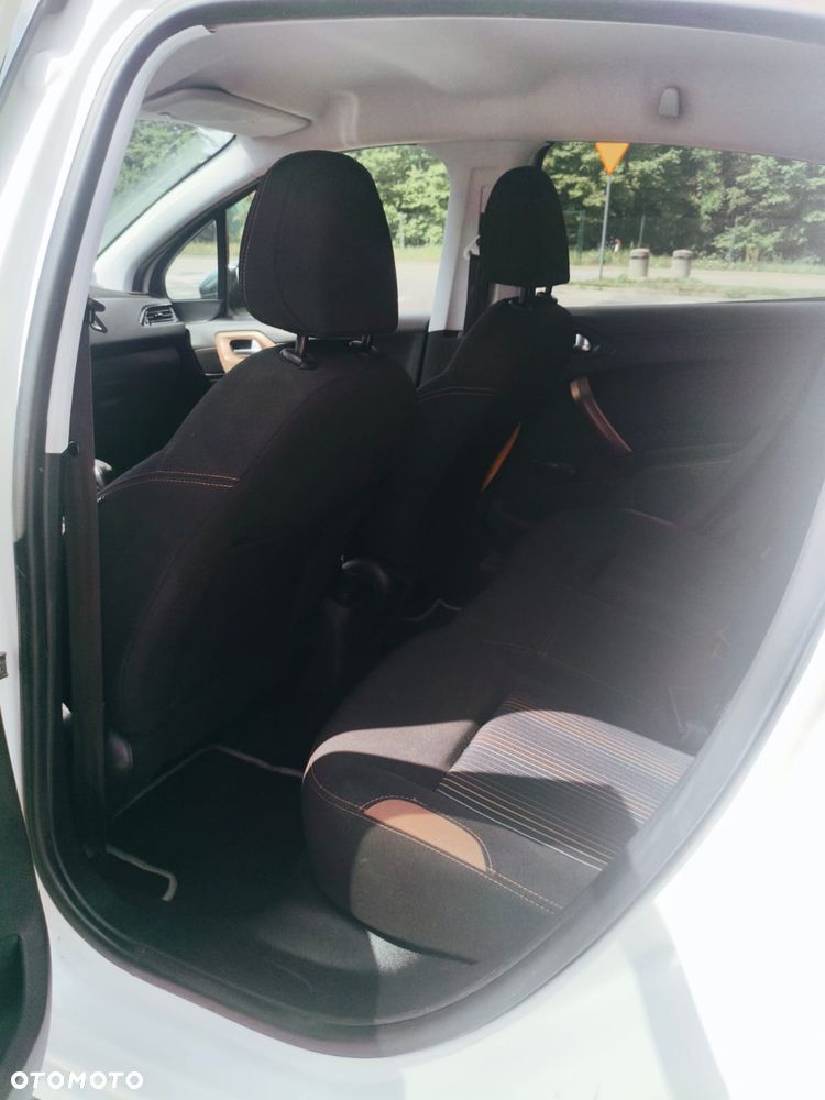 Peugeot 208 - 7