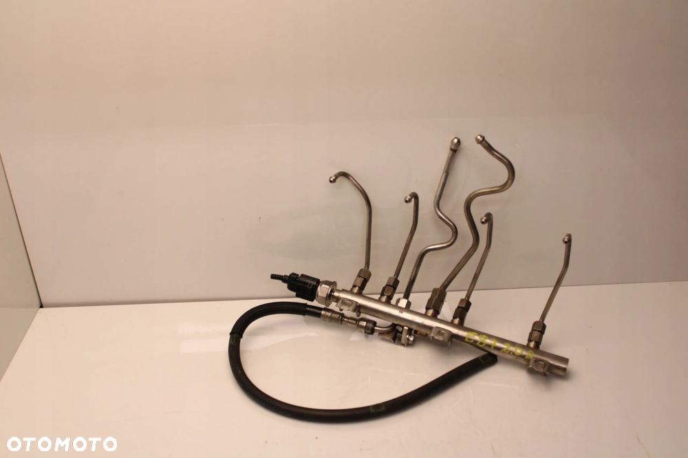 BMW E81 E87 E90 2.0 B LISTWA WTRYSKOWA 7562474 - 2