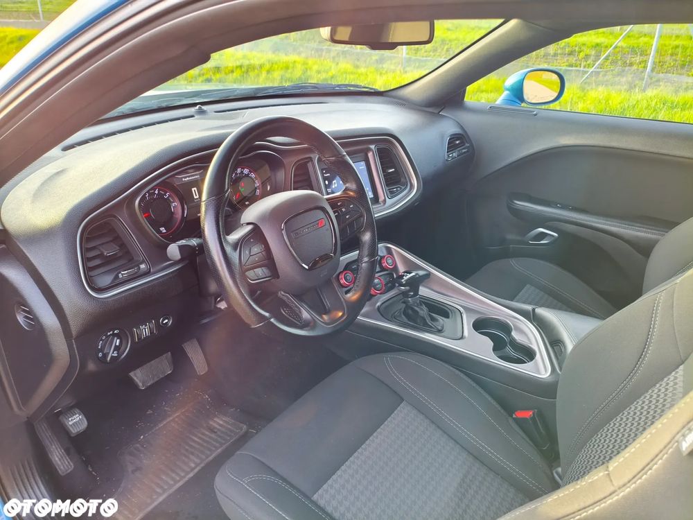 Dodge Challenger - 9