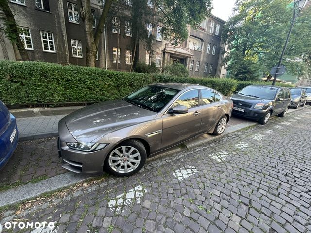 Jaguar XE 2.0 D Portfolio - 7