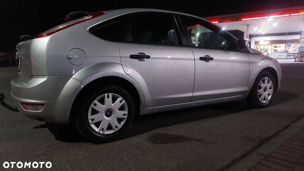 Ford Focus 1.6 Trend + - 9
