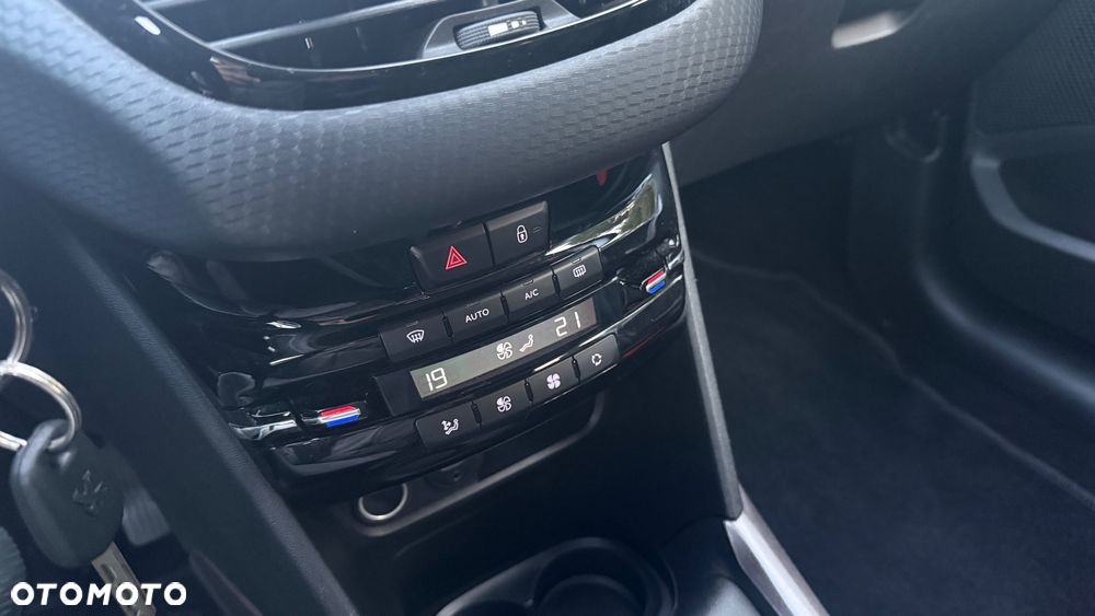Peugeot 2008 1.2 Pure Tech Active S&S - 20