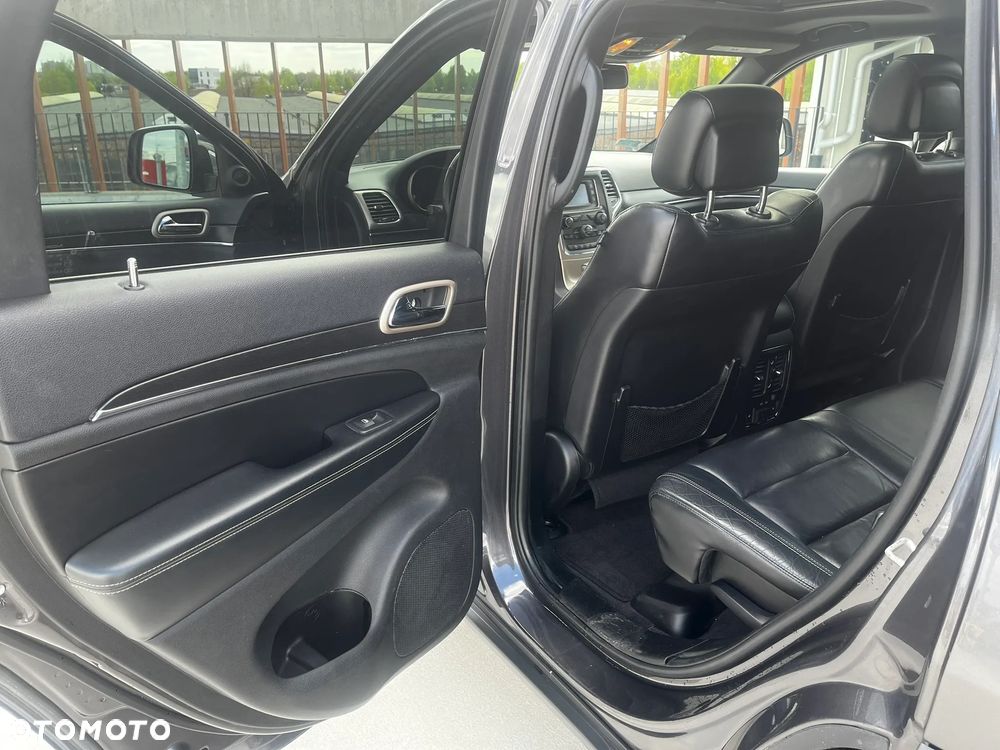 Jeep Grand Cherokee - 12