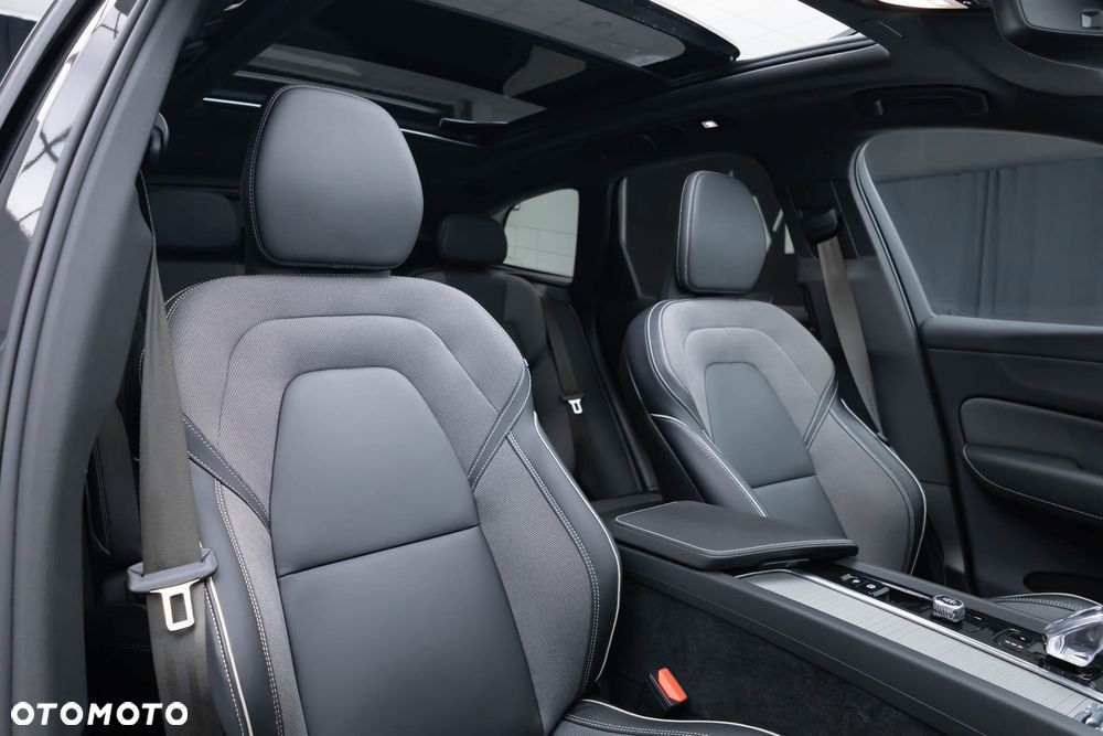 Volvo XC 60 T6 Plug-In Hybrid AWD Plus Black Edition - 38