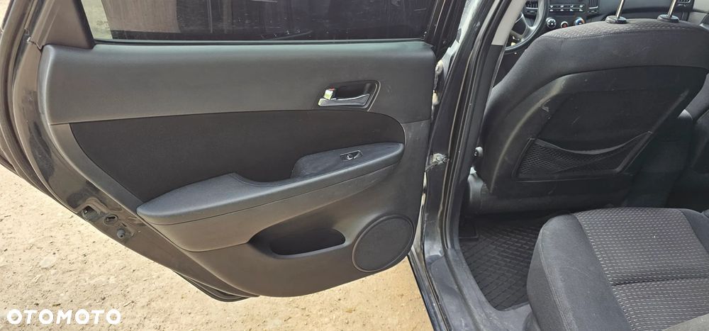 Hyundai i30 1.6 Comfort - 13