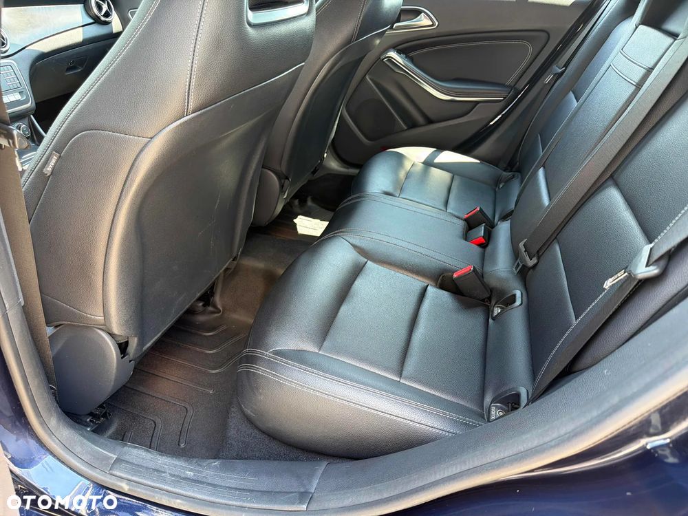 Mercedes-Benz CLA 250 4-Matic AMG Line - 13