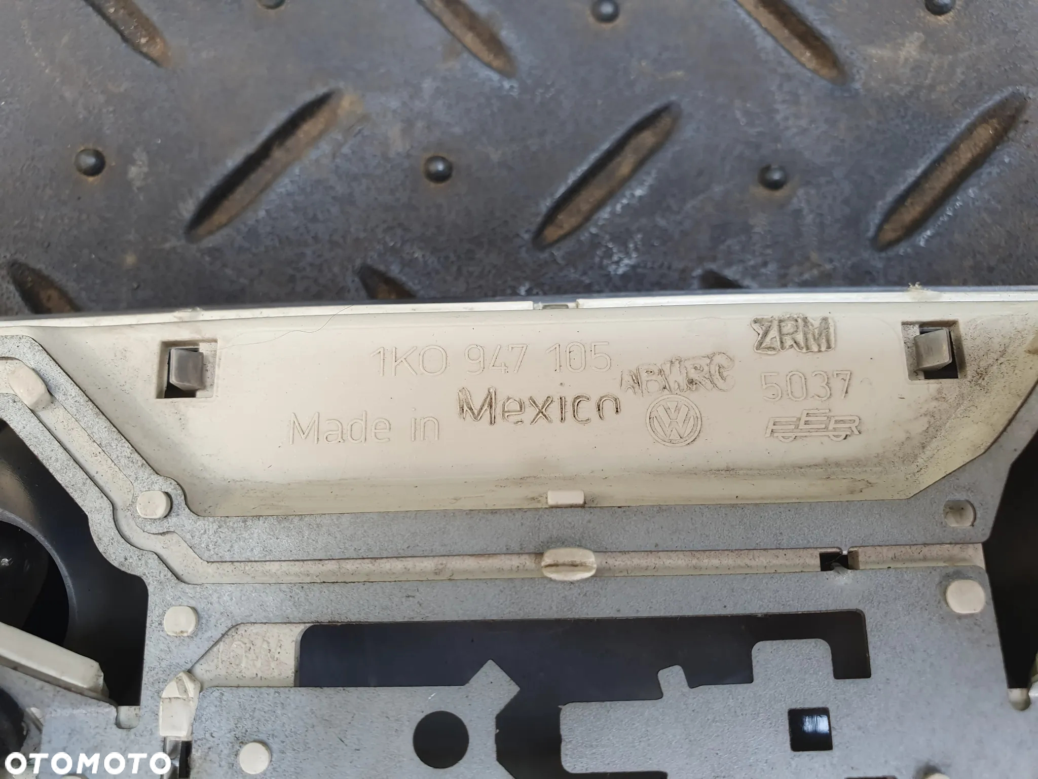 AUDI VW SEAT SKODA  LAMPKA OŚWIETLENIA WNĘTRZA PRZÓD 1K0947105 1K0947133E VW GOLF 5 V 03-09 - 3