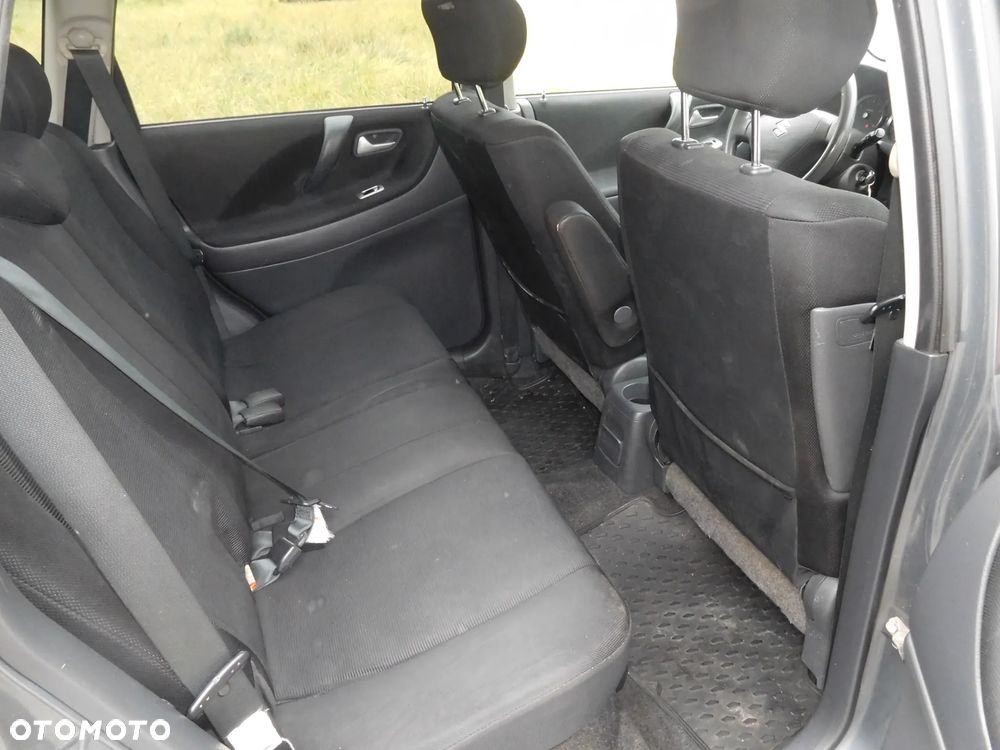 Suzuki Liana - 8