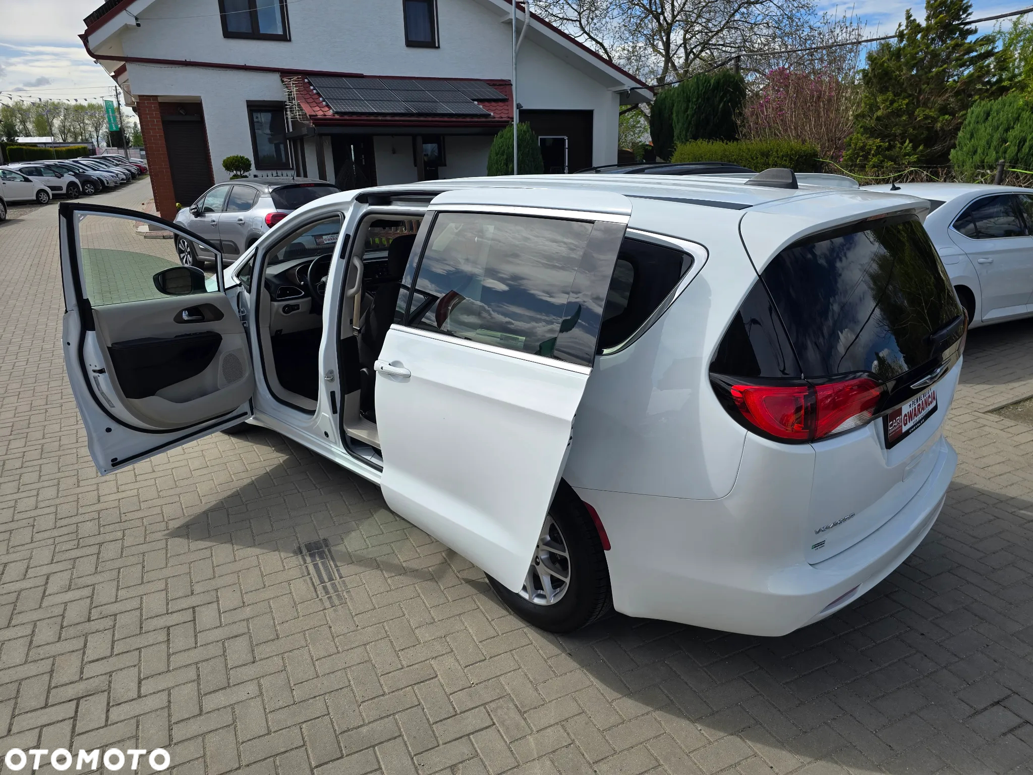 Chrysler Pacifica - 40