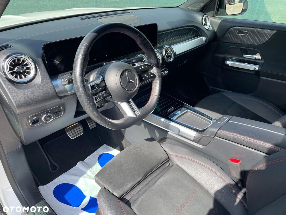 Mercedes-Benz GLB - 11