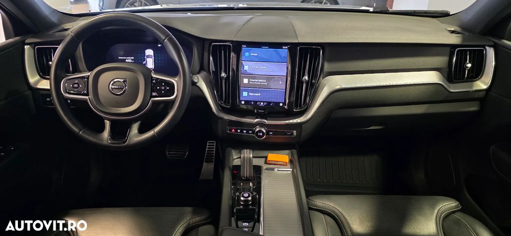 Volvo XC 60 B4 MHEV AT8 AWD R-Design - 10