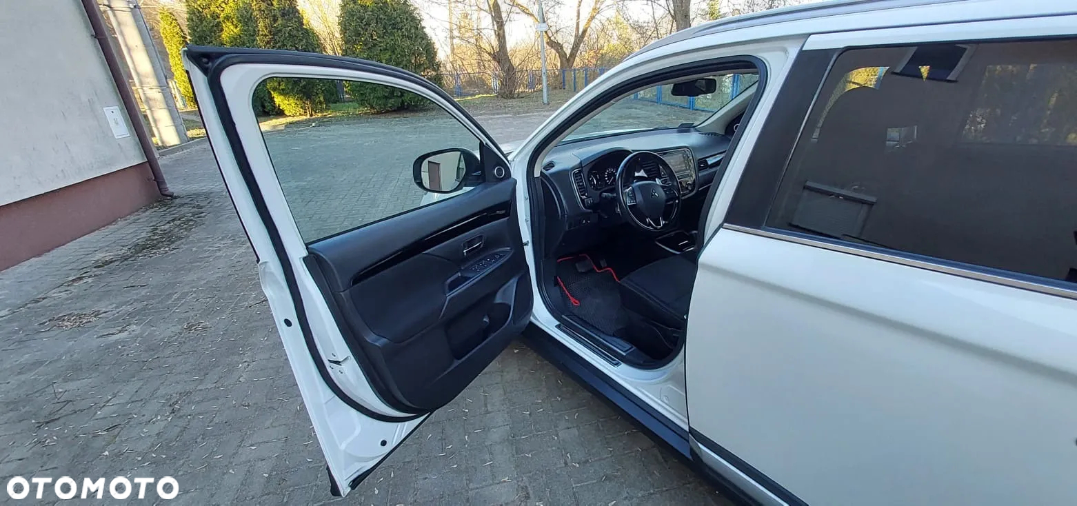 Mitsubishi Outlander 2.0 Instyle Navi 4WD CVT - 16