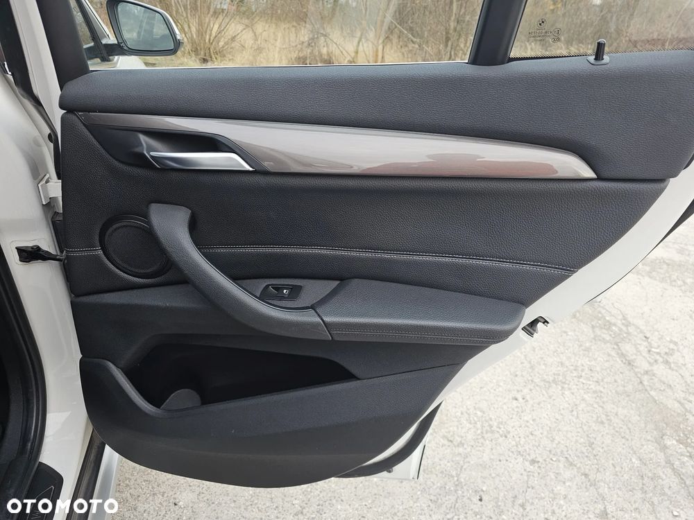 BMW X1 sDrive18d xLine - 29