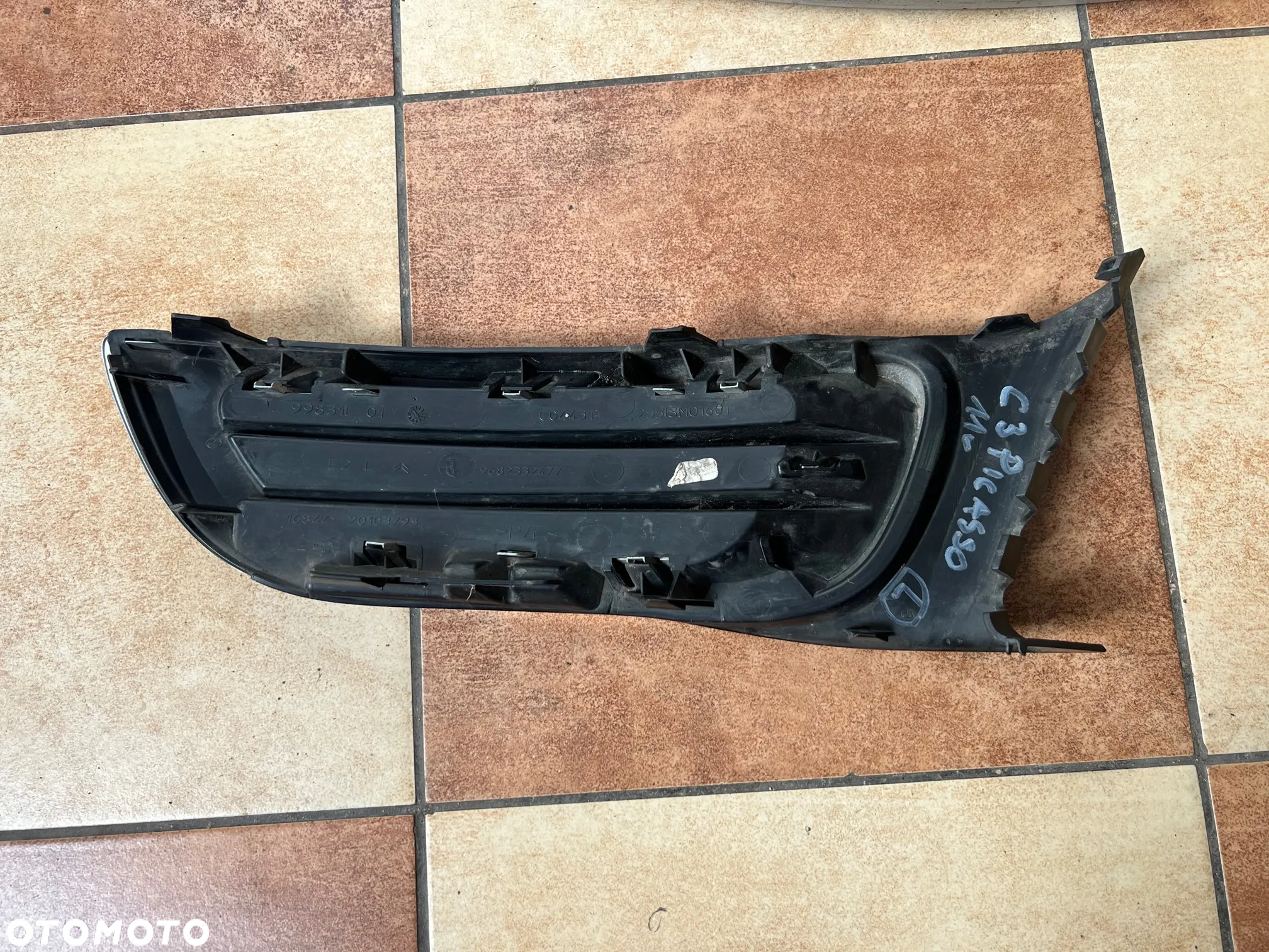 KRATKA RAMKA HALOGENU PRZÓD PRZEDNIA LEWA CHROM CITROEN C3 PICASSO 9682332477 - 3