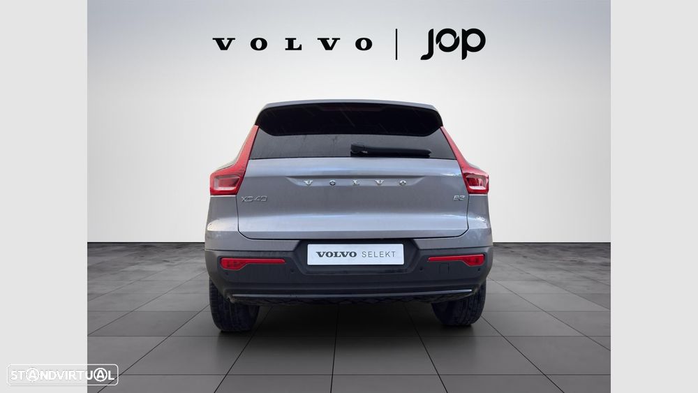 Volvo XC 40 2.0 B3 Plus Dark - 4