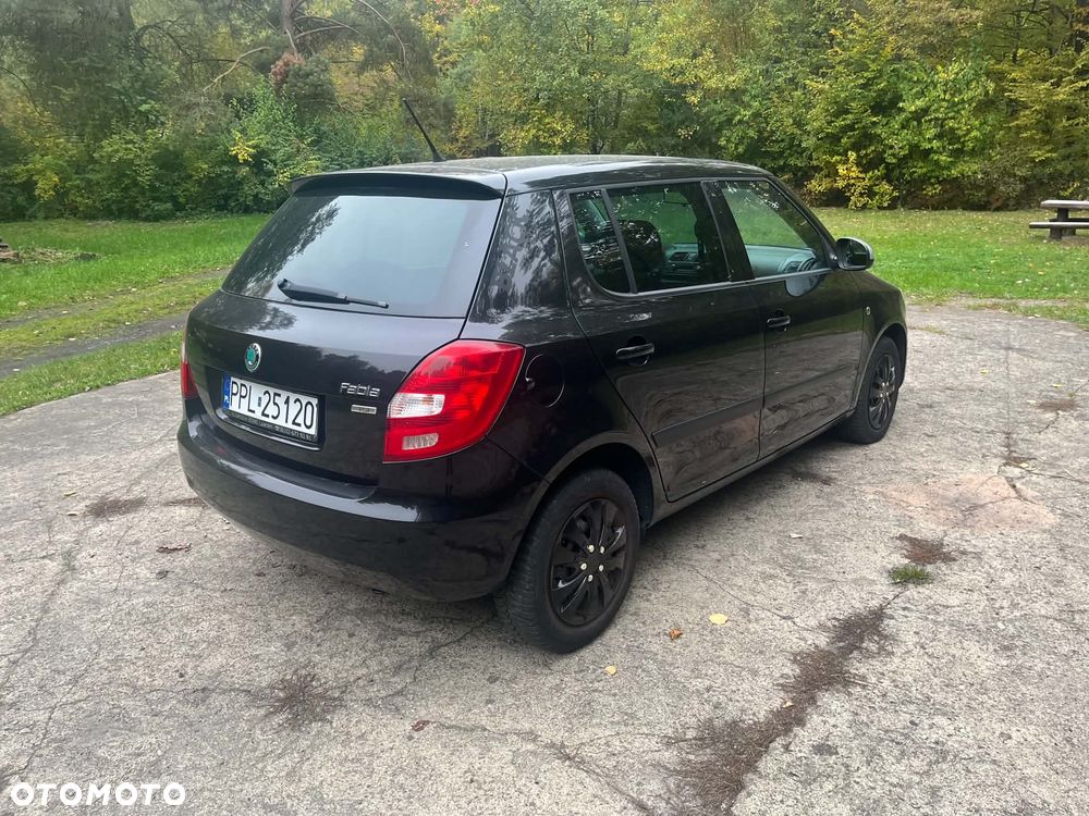 Skoda Fabia 2012 photo 5