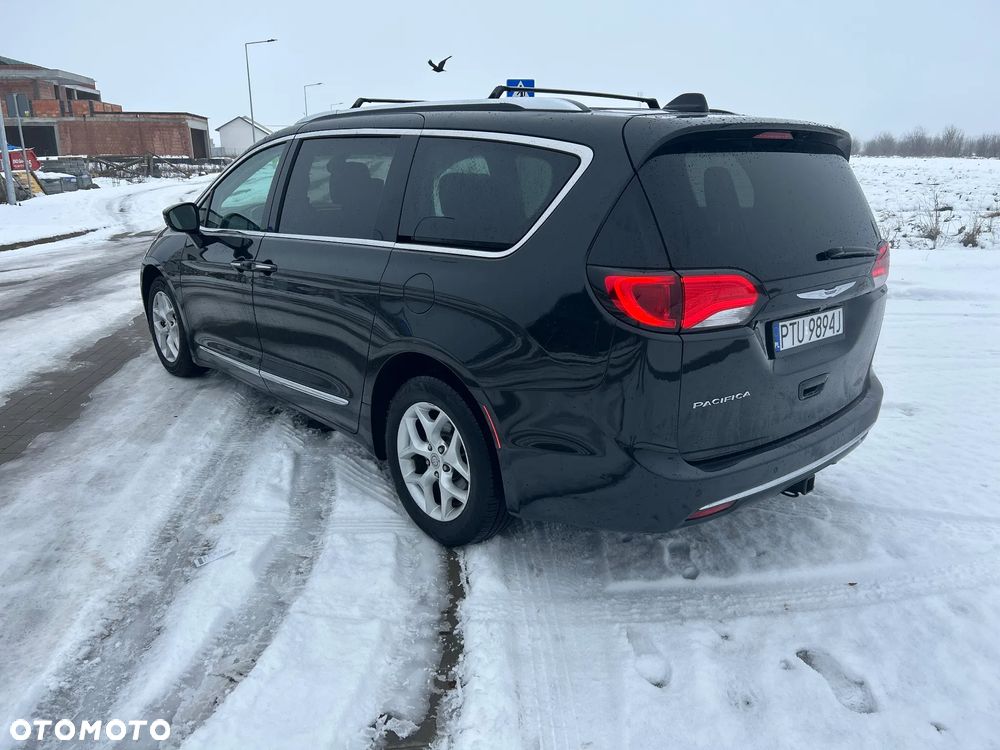 Chrysler Pacifica - 9