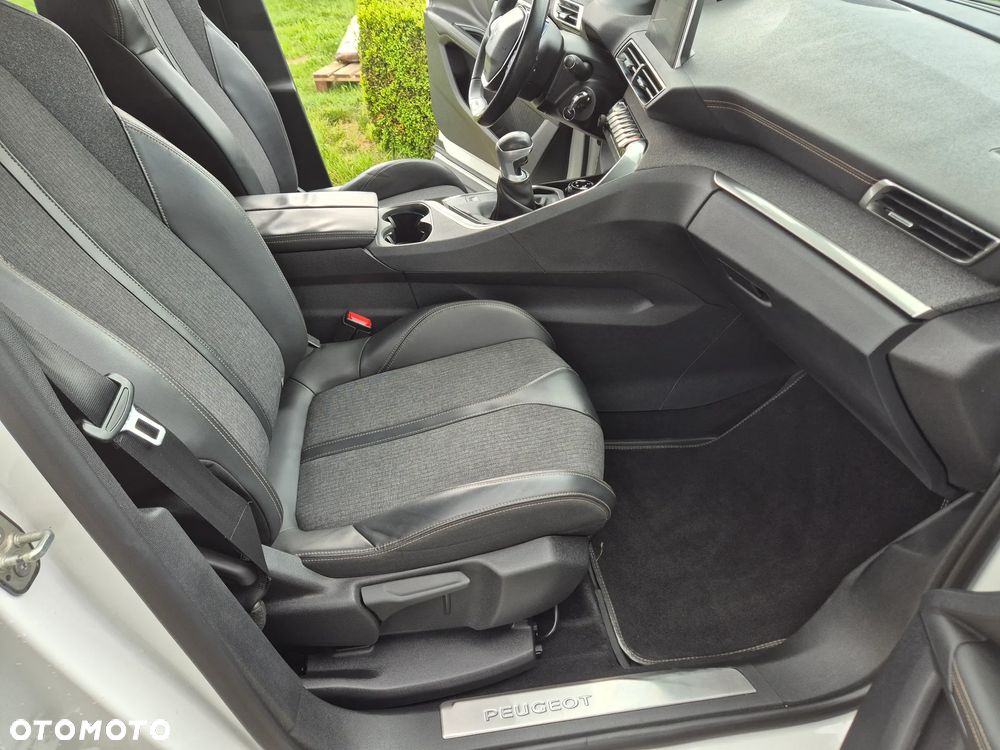 Peugeot 3008 1.6 BlueHDi Style S&S - 23