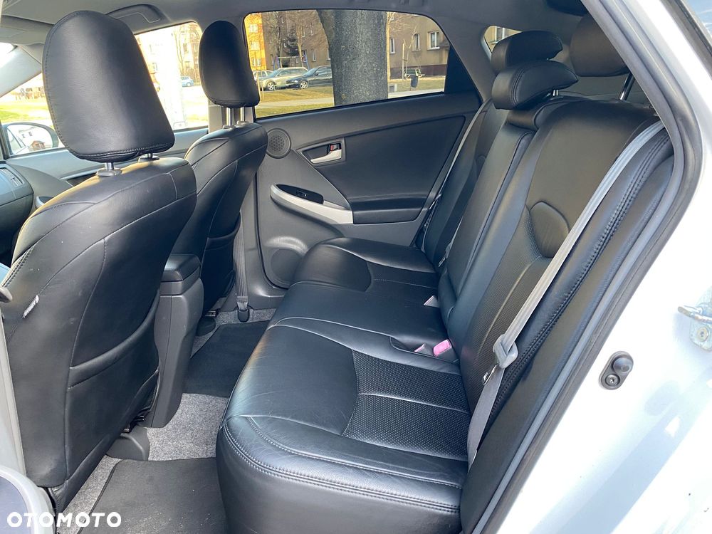 Toyota Prius (Hybrid) Comfort - 11