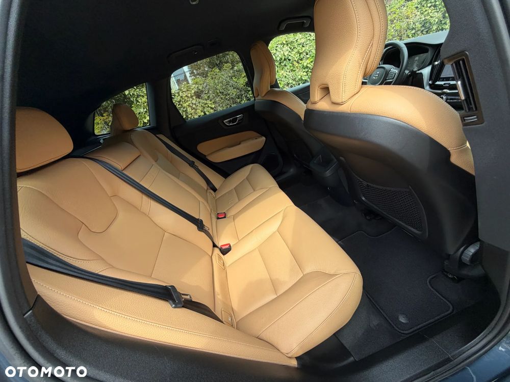 Volvo XC 60 T4 Momentum Pro - 32