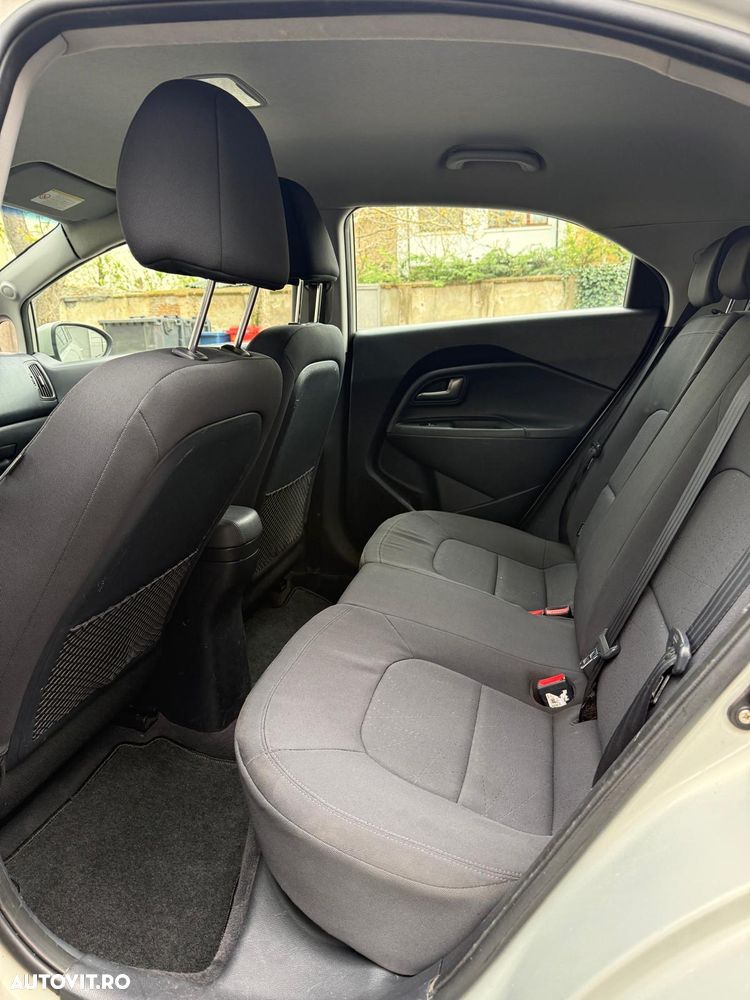 Kia Rio 1.4 DSL Comfort - 6