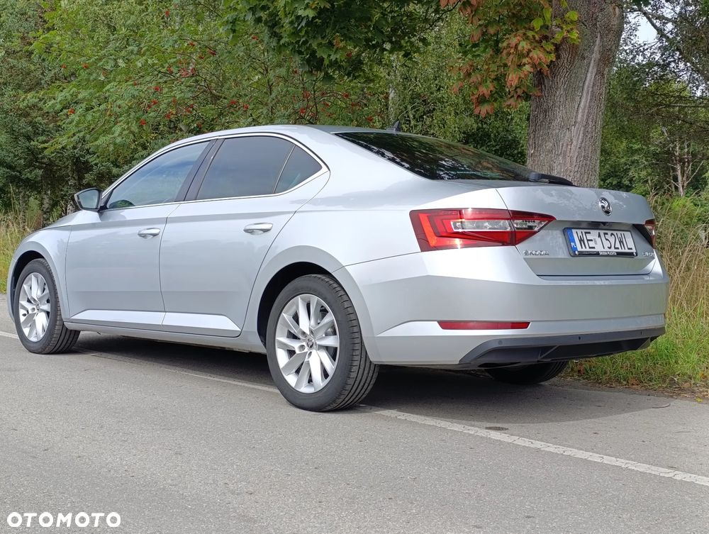 Skoda Superb 2.0 TDI Ambition - 33