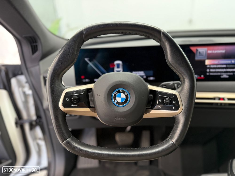 BMW iX xDrive 40 Pack Desportivo - 11