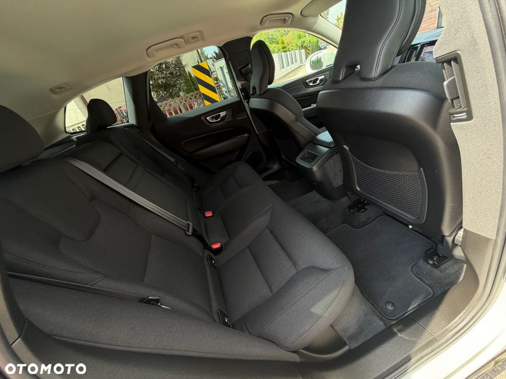 Volvo XC 60 B4 B Momentum Pro - 33