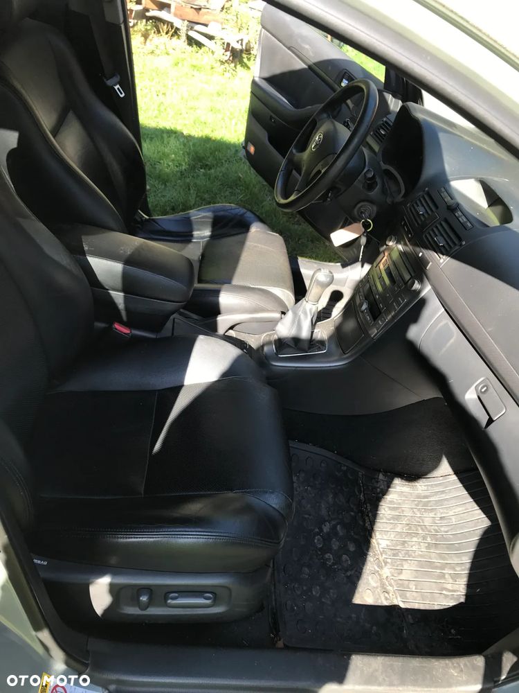 Toyota Avensis 2.0 D-4D Executive - 9