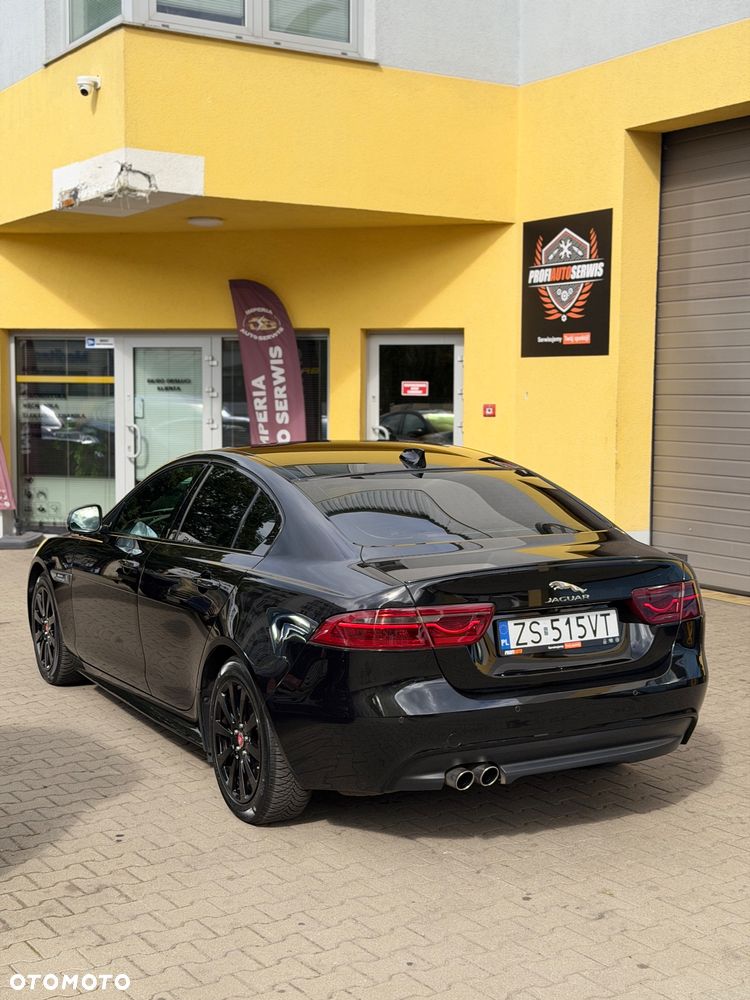 Jaguar XE 2.0 D AWD R-Sport - 17