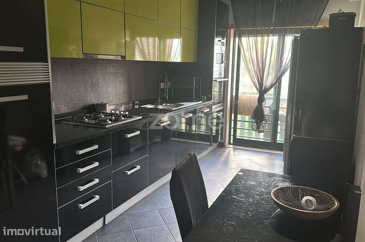 Duplex T6 com 2 suites, varanda e elevador em Sintra - Grande imagem: 4/28