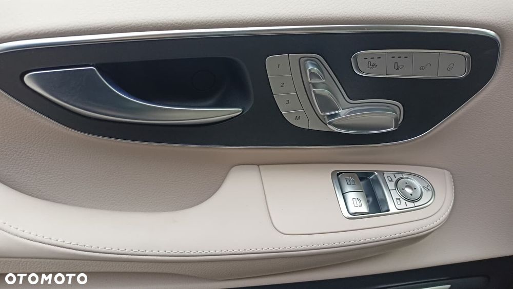 Mercedes-Benz Klasa V - 16