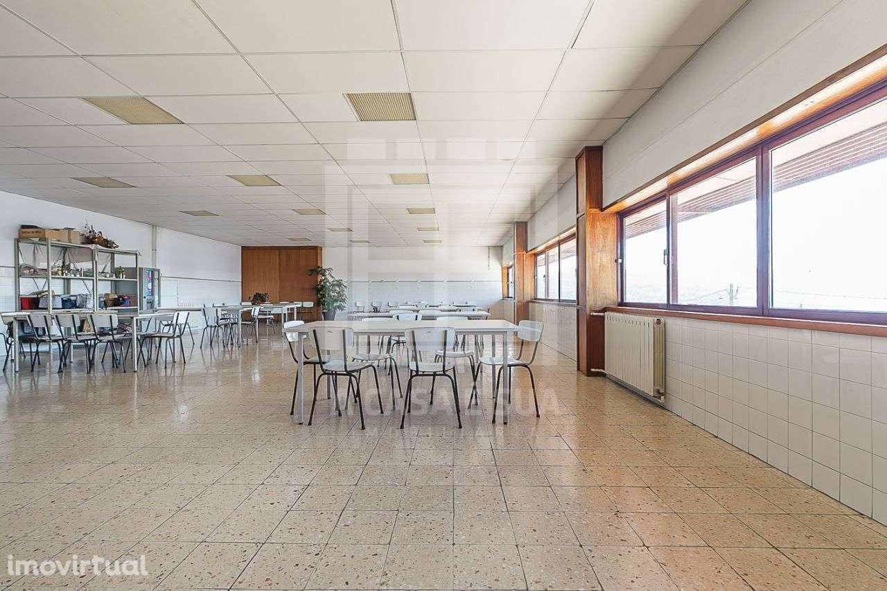 Armazém em funcionamento em Oliveira de Frades com mais de 10.000 m2 - Grande imagem: 4/31