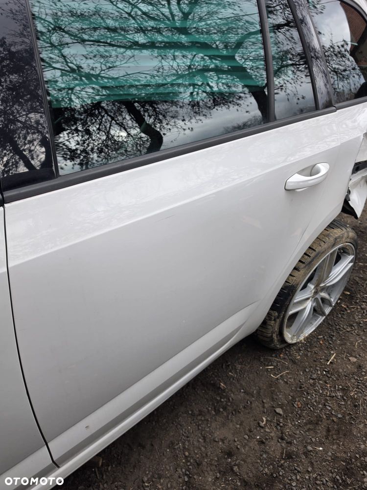 Drzwi  lewy tył skoda  octavia  III  kombi  lift w kolorze  LF9E - 1