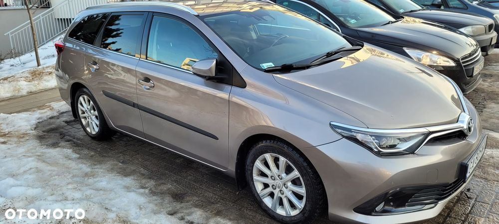 Toyota Auris 1.6 Premium Comfort - 1
