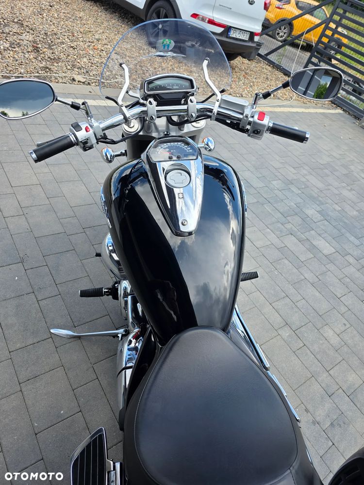Suzuki Intruder - 14