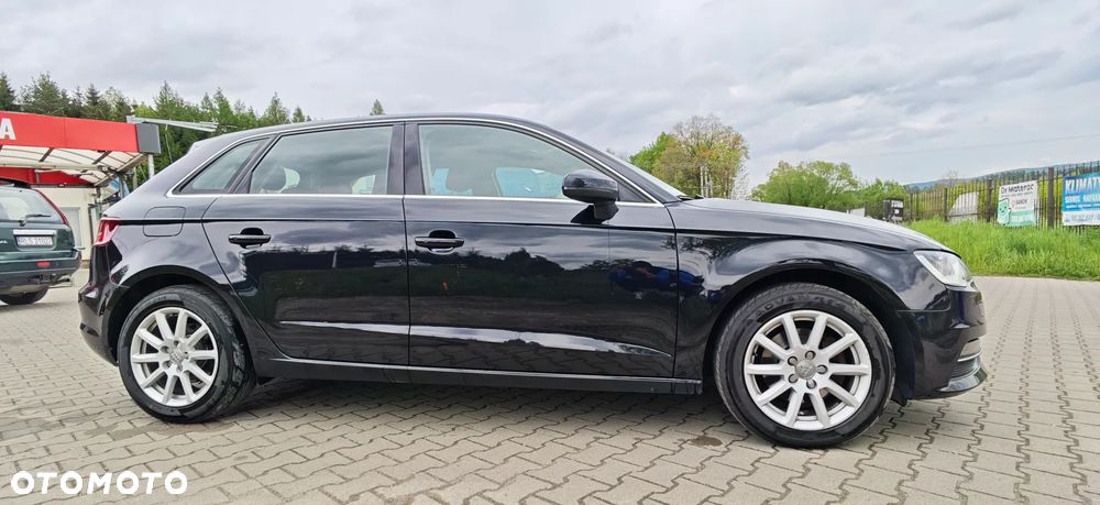Audi A3 Sportback 1.6 TDI Ambiente - 2