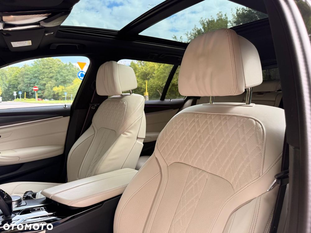 BMW Seria 5 530i xDrive mHEV M Sport sport - 23
