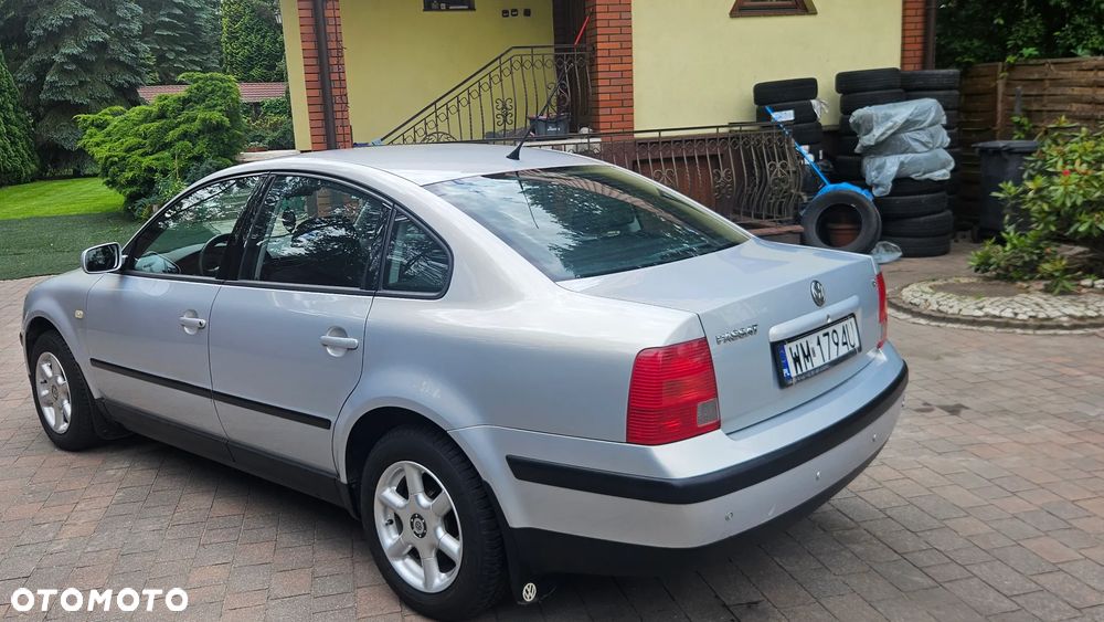 Volkswagen Passat - 11