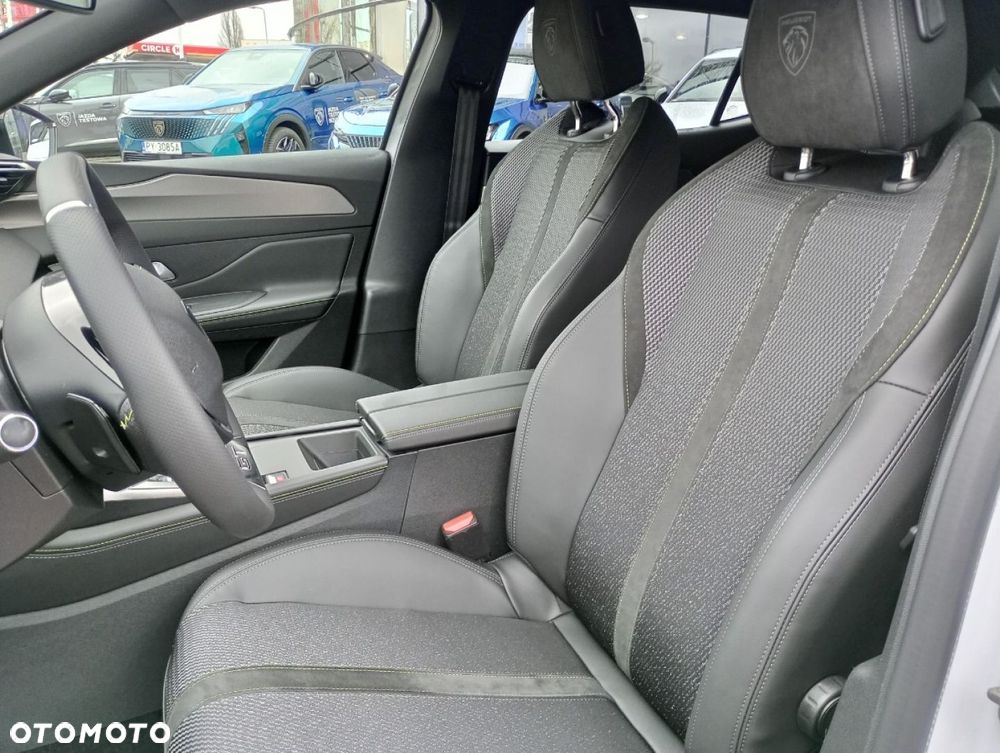 Peugeot 408 - 12
