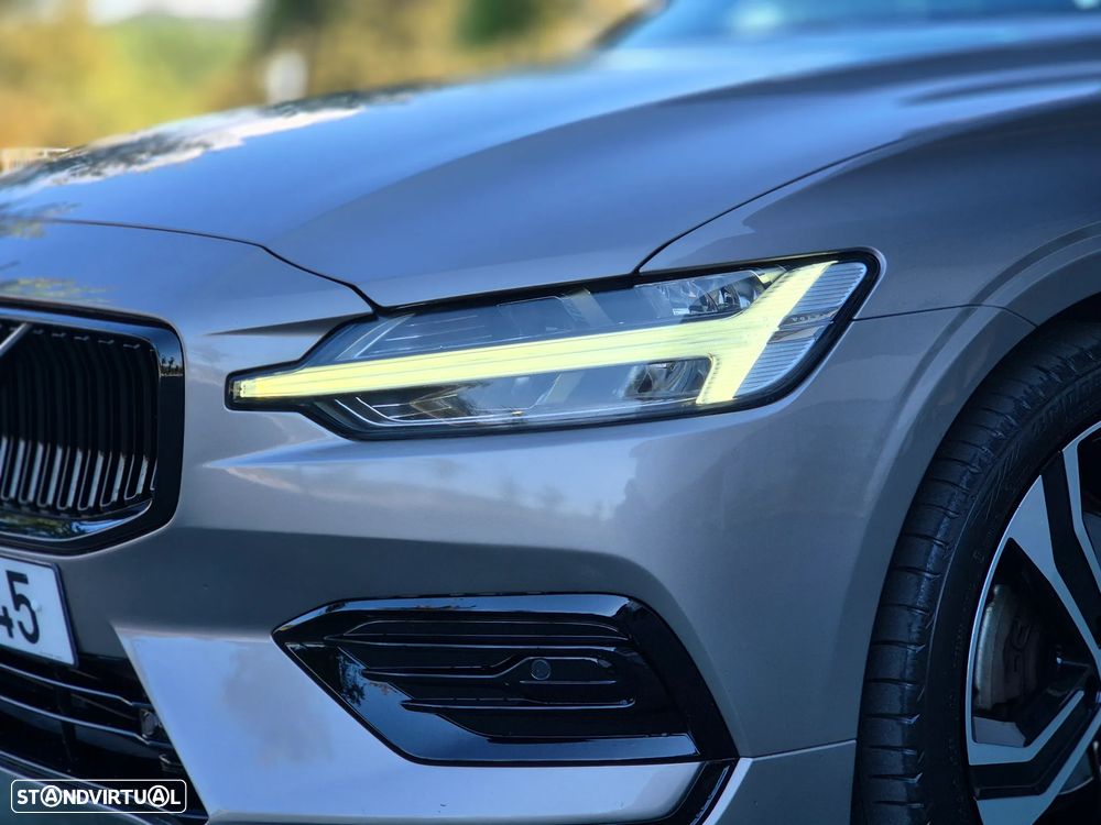 Volvo V60 2.0 D3 R-Design Geartronic - 1