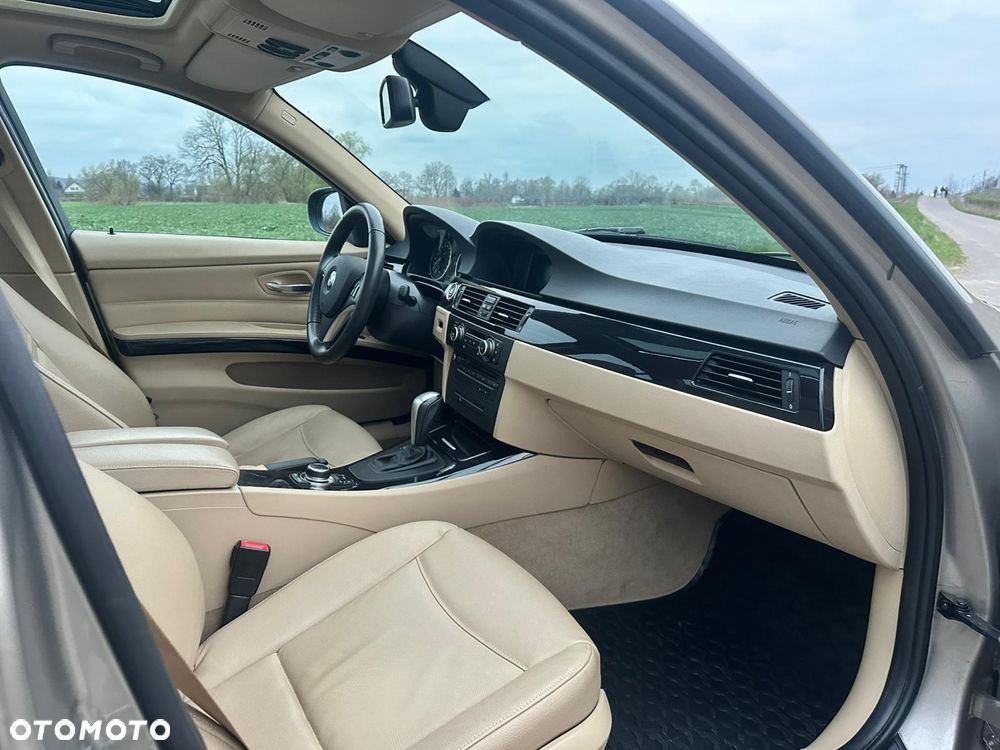 BMW Seria 3 320i - 4