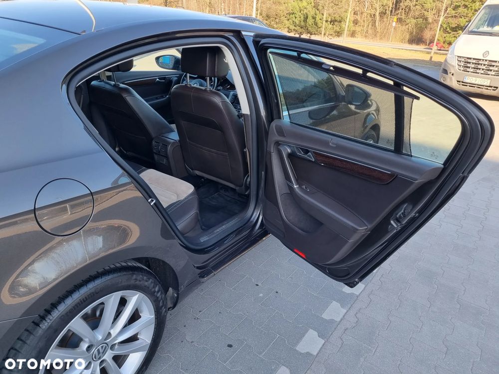Volkswagen Passat 2.0 TDI Highline - 15