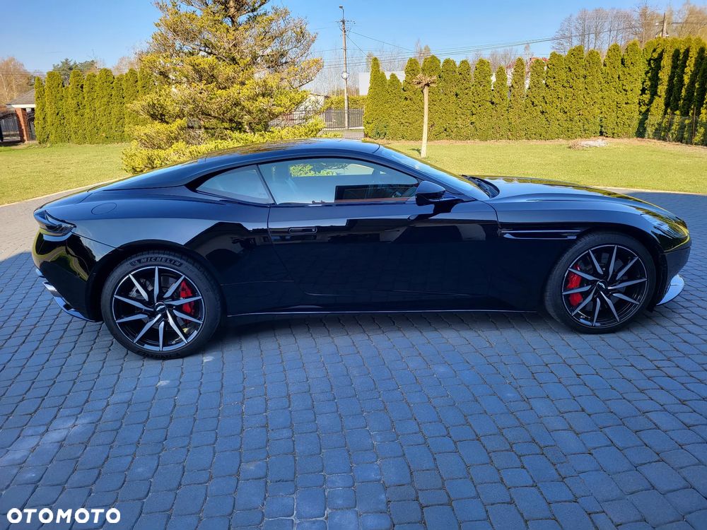 Aston Martin DB11 Launch Edition - 13