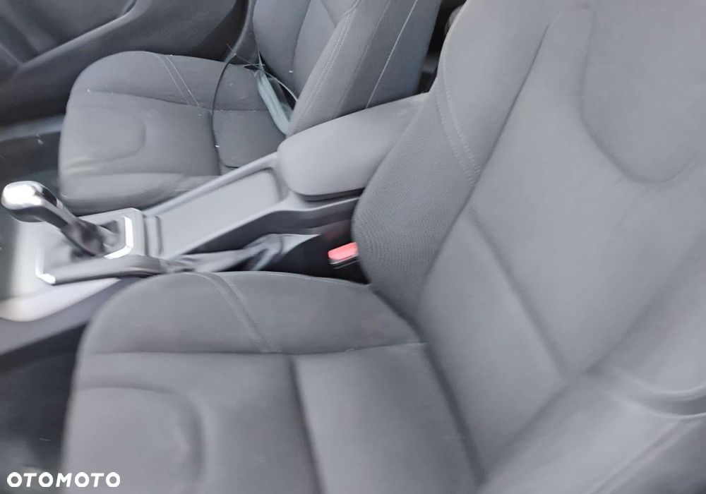 Volvo V40 Cross Country - 9