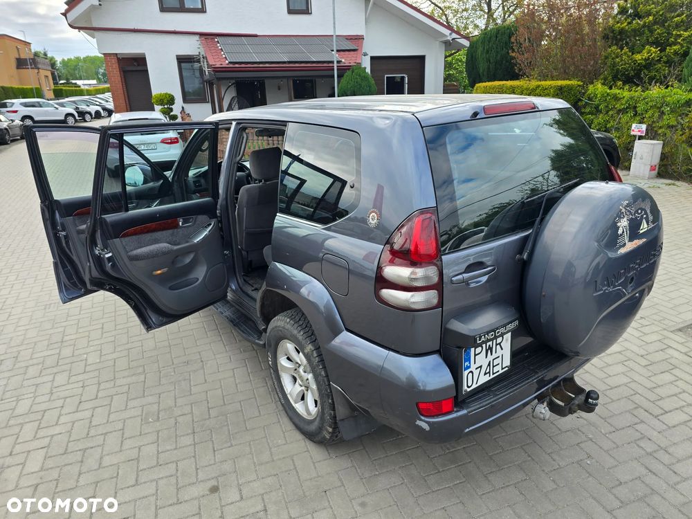 Toyota Land Cruiser - 35
